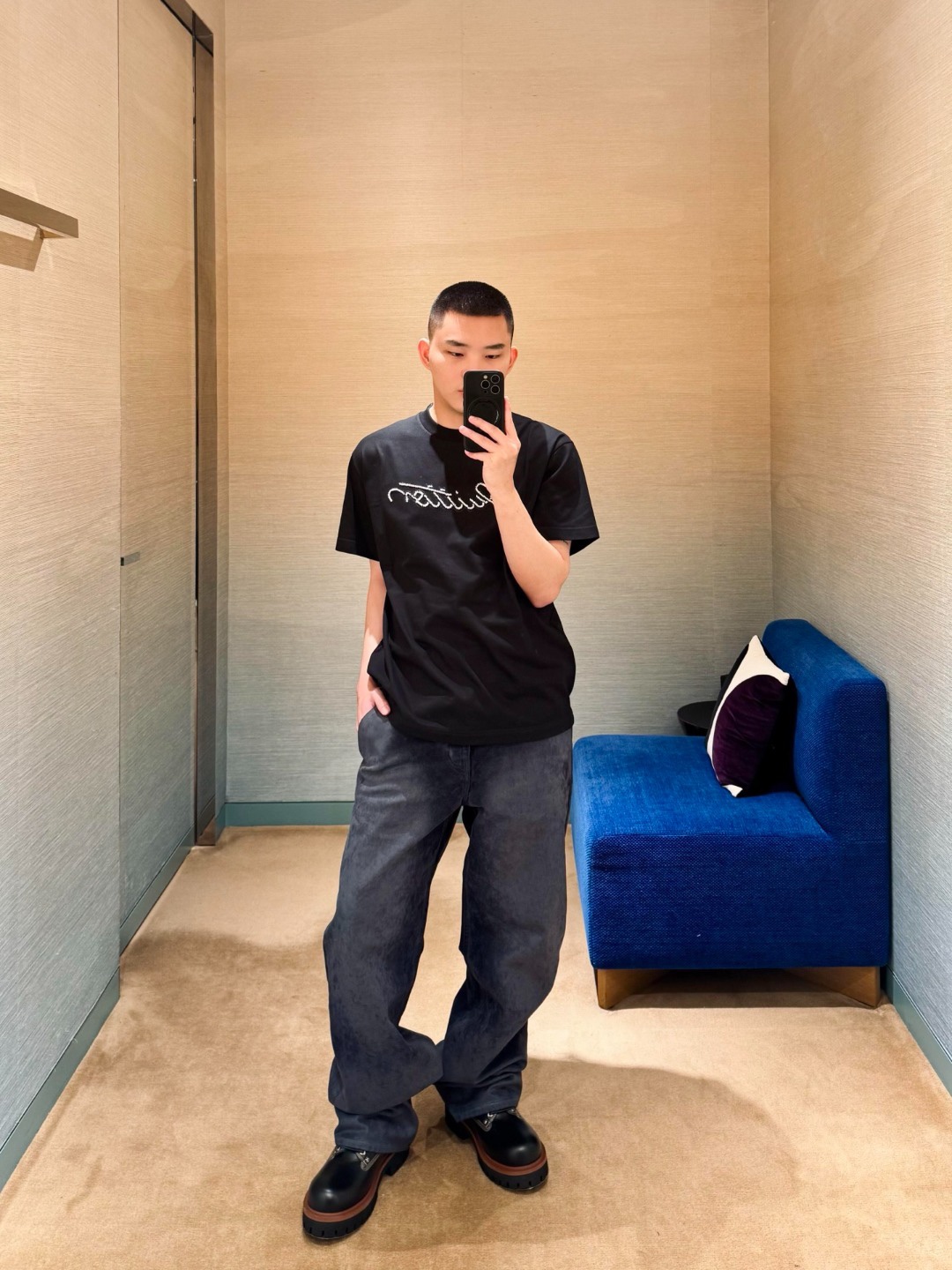 🔝LOUIS VUITTON LV 串珠刺繡標識短袖T恤
正品10400購入，32支緊密精梳棉，配套1*1羅紋，毛料酵洗，進口刺繡，定制1：1繡珠繡片，定制1：1商標，寬松版型
A Size：S-XL