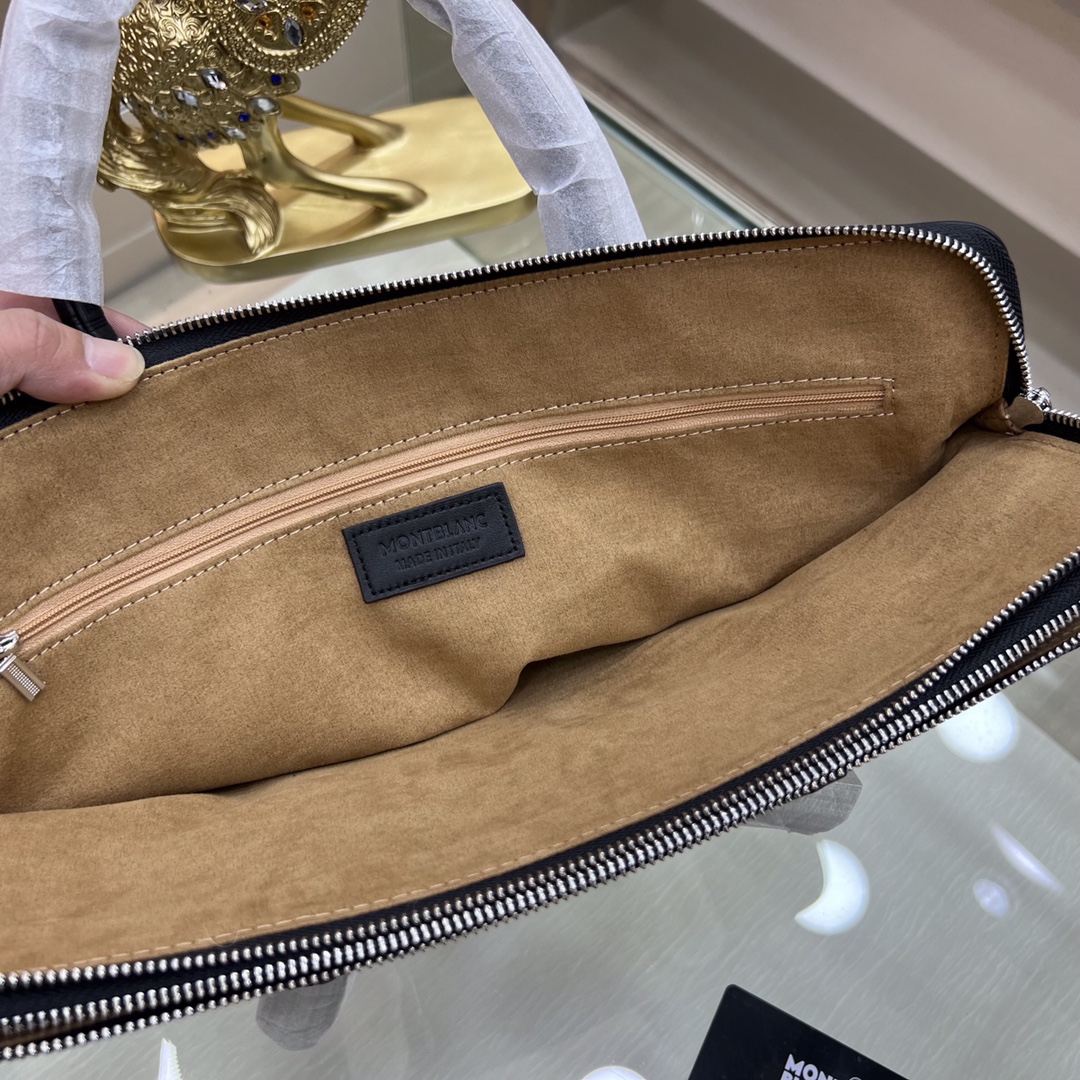 最新款來襲👏👏Montblanc International（萬寶龍）💯💯公文包，進口頂級頭層原版鰐魚紋牛皮  手感舒適 皮質超柔 簡單大氣的logo 高端休閒版型 品質氣質同步而行✅型號：66340-1   尺寸：39-7-28