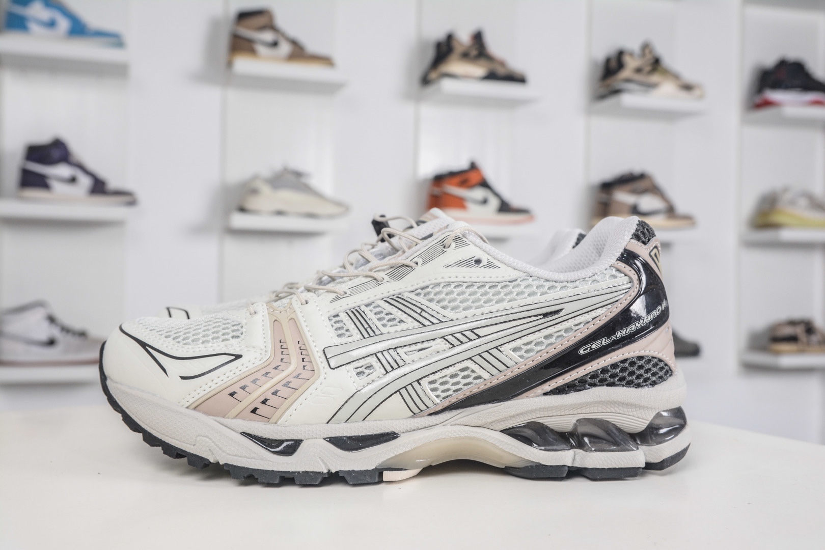Asics Gel-Kayano 14  亚瑟士运动休闲透气专业跑鞋 
货号:1203A549 021
尺码：36 37 37.5 38 39 39.5 40 40.5 41.5 42 42.5 43.5 44 45