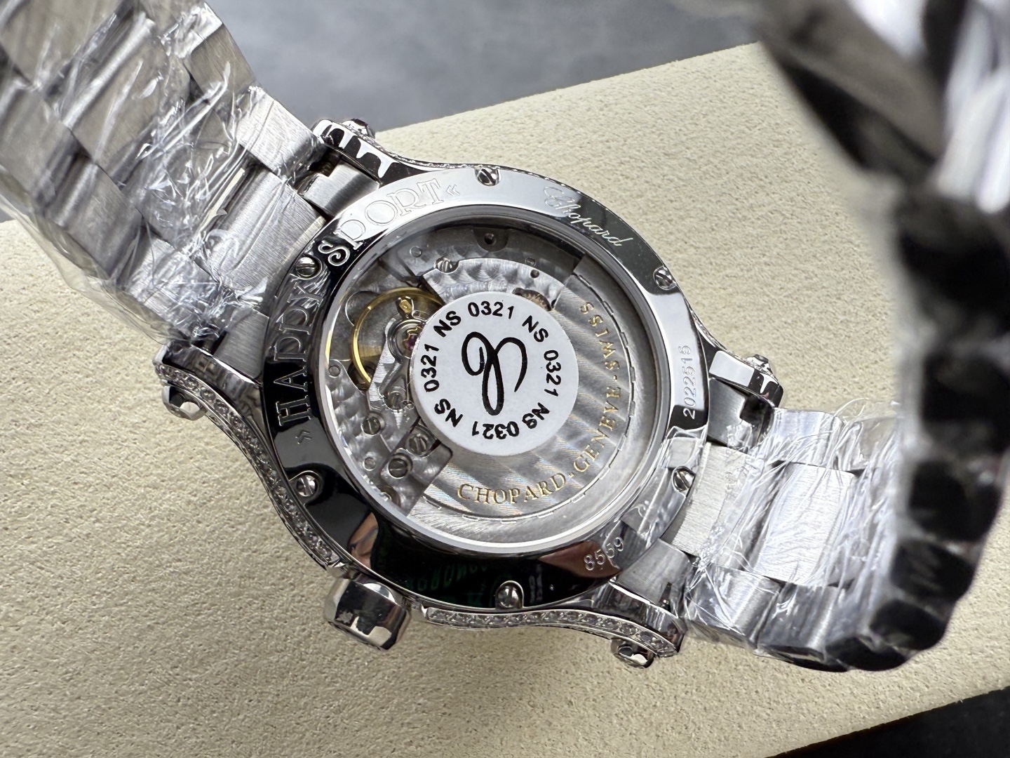 YF-新品🆕 滿鑽 快樂鑽36mm
2025最新款滿天星   原裝搭配美洲鰐魚錶帶 搭配2892機芯 蕭邦（HAPPY DIAMONDS）作為蕭邦最暢銷的系列一直以細膩的手法詮釋蕭邦標誌性靈動鑽石的概念，此系列作品柔美而時尚，都說男戴萬國女戴蕭邦 有金（進）有鑽（賺）寓意也很好。錶盤內的鑽石滾珠可自由滑行轉動，時來運轉 財運滾滾，讓每一位女性都以最迷人的造型驚艷世人。 這次給大家帶來的蕭邦快樂鑽系列 這次給大家帶來的蕭邦快樂鑽系列 是肖邦旗下最具代表性的腕表 最有特色的夾層玻璃的7顆，7顆鑽石產生自旋