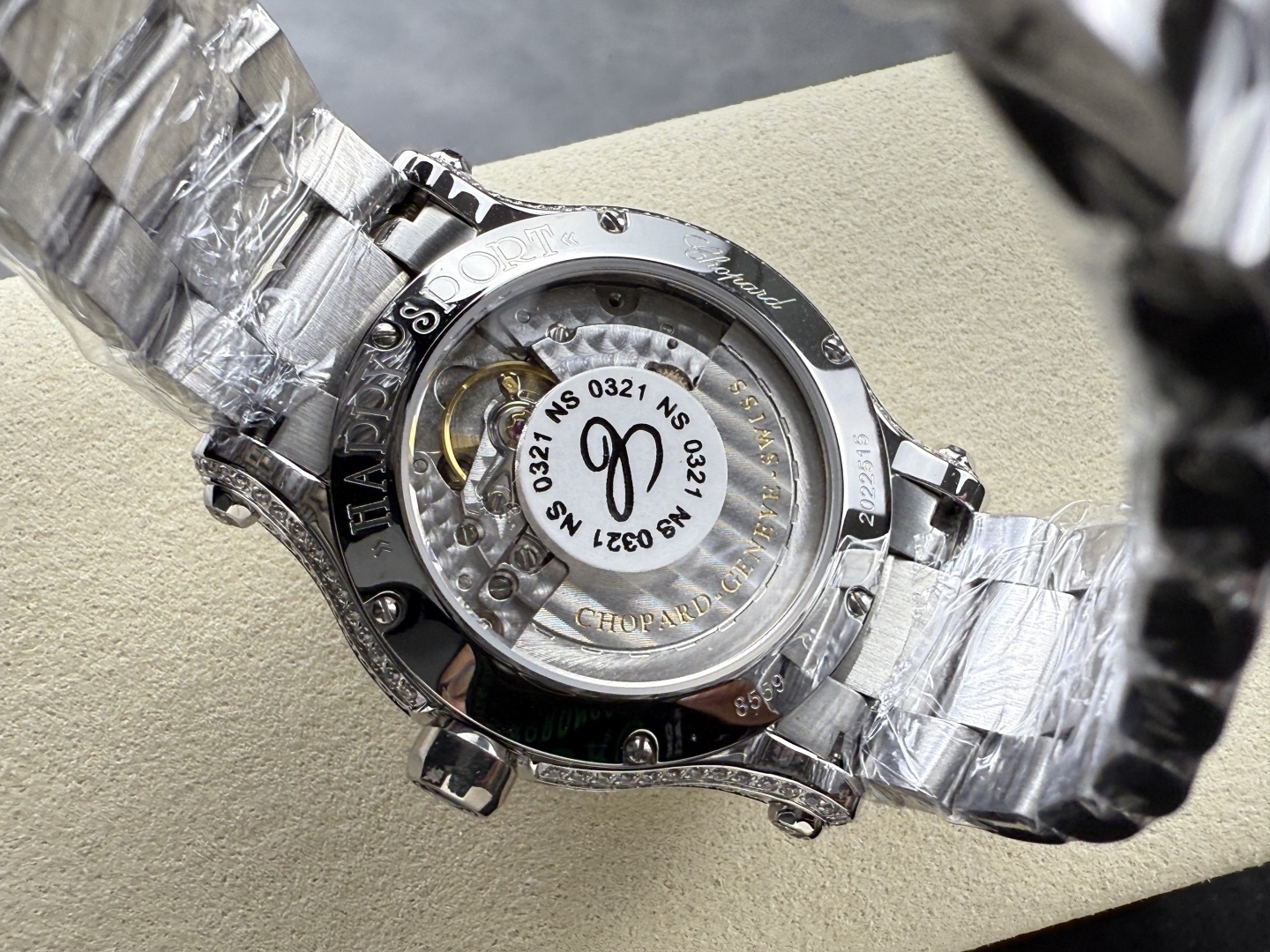 YF-新品🆕 滿鑽 快樂鑽36mm
2025最新款滿天星   原裝搭配美洲鰐魚錶帶 搭配2892機芯 蕭邦（HAPPY DIAMONDS）作為蕭邦最暢銷的系列一直以細膩的手法詮釋蕭邦標誌性靈動鑽石的概念，此系列作品柔美而時尚，都說男戴萬國女戴蕭邦 有金（進）有鑽（賺）寓意也很好。錶盤內的鑽石滾珠可自由滑行轉動，時來運轉 財運滾滾，讓每一位女性都以最迷人的造型驚艷世人。 這次給大家帶來的蕭邦快樂鑽系列 這次給大家帶來的蕭邦快樂鑽系列 是肖邦旗下最具代表性的腕表 最有特色的夾層玻璃的7顆，7顆鑽石產生自旋