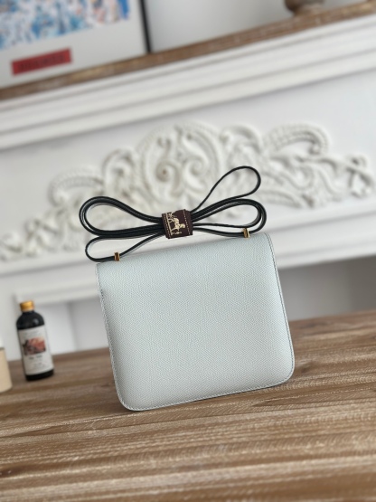 康康  空姐包  
constance  19cm  
epsom掌紋小牛皮  半收工  蠟線縫製