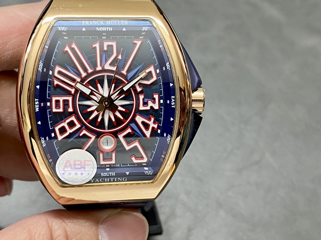 全新 V45 遊艇新款原版復刻鋼帶全新款 
ABF 法蘭克穆勒 最新款獨家定製版 Vanguard腕表 V45 CRAZY HOUR 瘋狂時間系列 比特幣特別限量版 
打破常規 將12個Art Deco式的阿拉伯數字整齊排列 定製版CZ02自動機械機芯 加裝了原先沒有的大秒針 行雲流水 更具時鐘特色 100%原版視覺效果 高級批花時針相隔4個小時 按時間順序跳躍 
原版開模1:1高端定制 三明治表殼結構 配件可以與原版通用 表殼尺寸 44*53.7mm 錶盤和皇冠使這款腕表的運動優雅和獨特美感