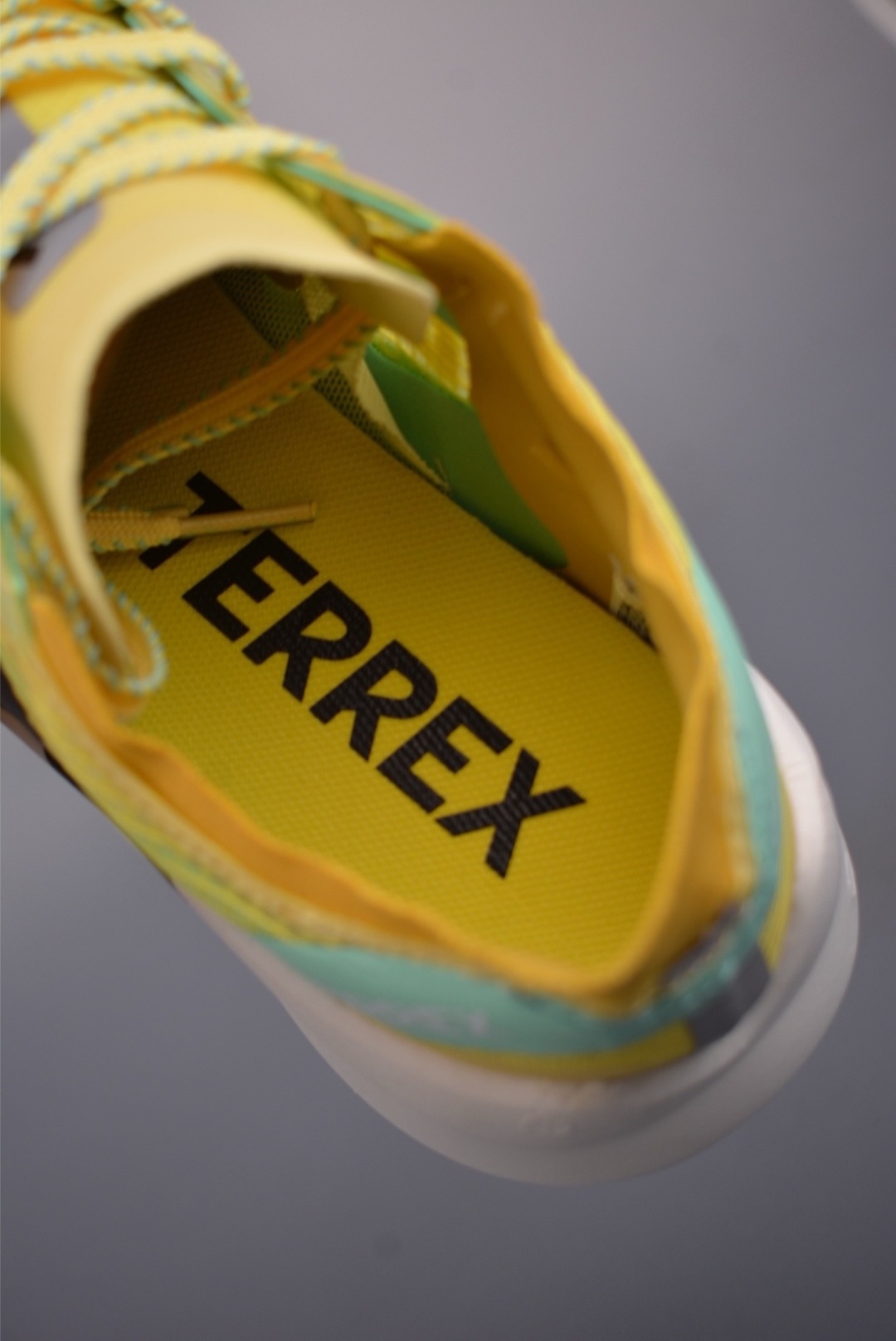 Adidas Terrex Agravic Speedult 2
阿迪超輕透氣緩震跑鞋
官方貨號: JS35212332
尺碼：40 40.5 41 42 42.5 43 44 44.5 45