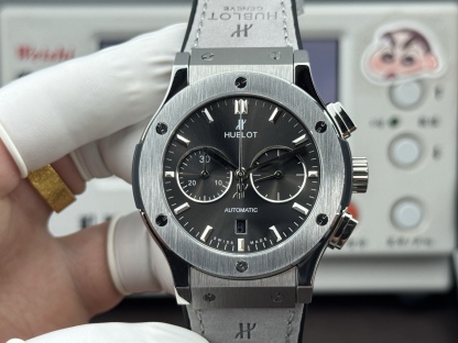 （實拍圖）升級版宇舶hublot恆寶表經典融合CLASSIC FUSION系列，直徑45mm，表殼316L精鋼，耐磨藍寶石玻璃，施華洛世奇鑽石鑲嵌，進口搭載進口7750多巧能計時機芯，還原原裝所有功能，在不同的時空共鳴，如繪畫，如音樂，如時計，獨一無二的HUBLOT最配獨一無二的他，經典融合計時腕表。