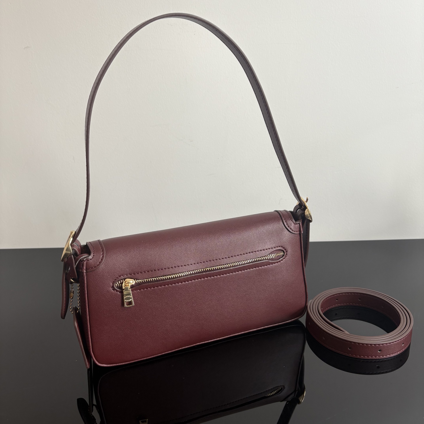 
【新品】COACH/蔻馳奧萊女士ETTA25號翻蓋單肩包腋下包高級通勤 CCV65尺寸25*13.5*6
