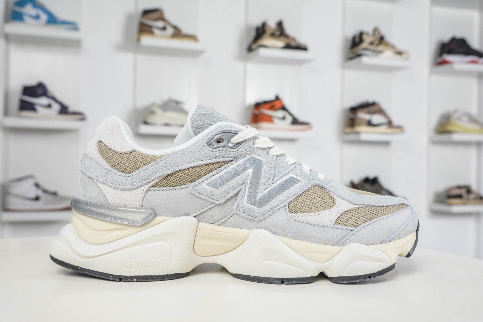 新百倫New Balance NB9060 米灰色 U9060440 
Size：36 37 37.5 38 38.5 39 40 40.5 41 42 42.5 43 44 45 45.5 46.5