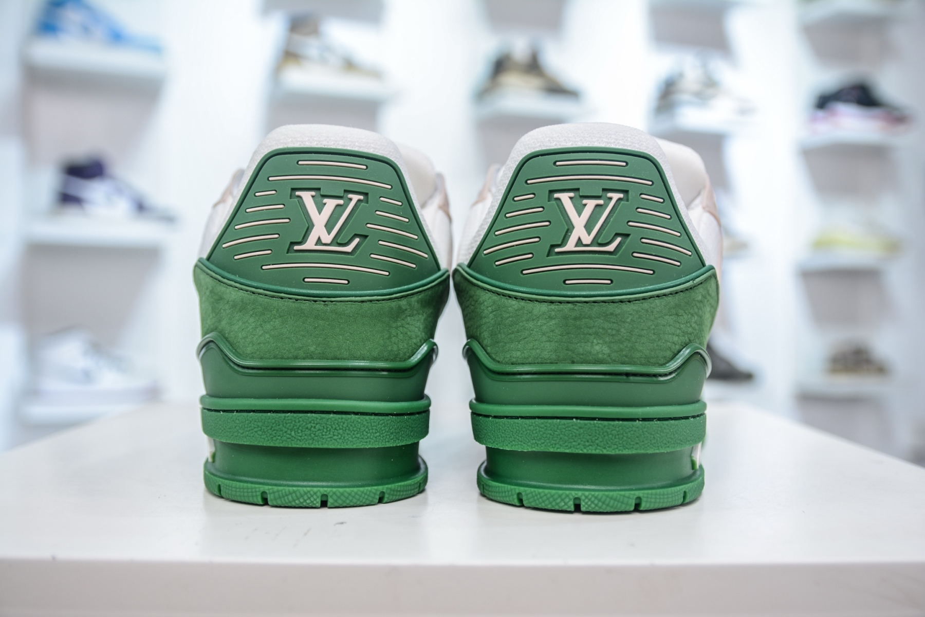 
LV Trainer 運動鞋
尺碼 35 36 37 38 39 40 41 42 43 44 45 46