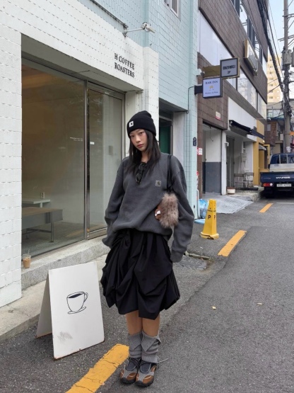 🔝Carhartt 卡哈特 華夫格洗長袖T恤 
定織定染華夫格面料 面料特殊性很大縮水性以及版型都需要考慮在內 控制的縮率都是經過3道工序 第一道面料洗水 第二道面料烘乾 第三道酵素洗 三道後的控制縮率幾乎已經達到最佳狀態
尺碼：S-XL