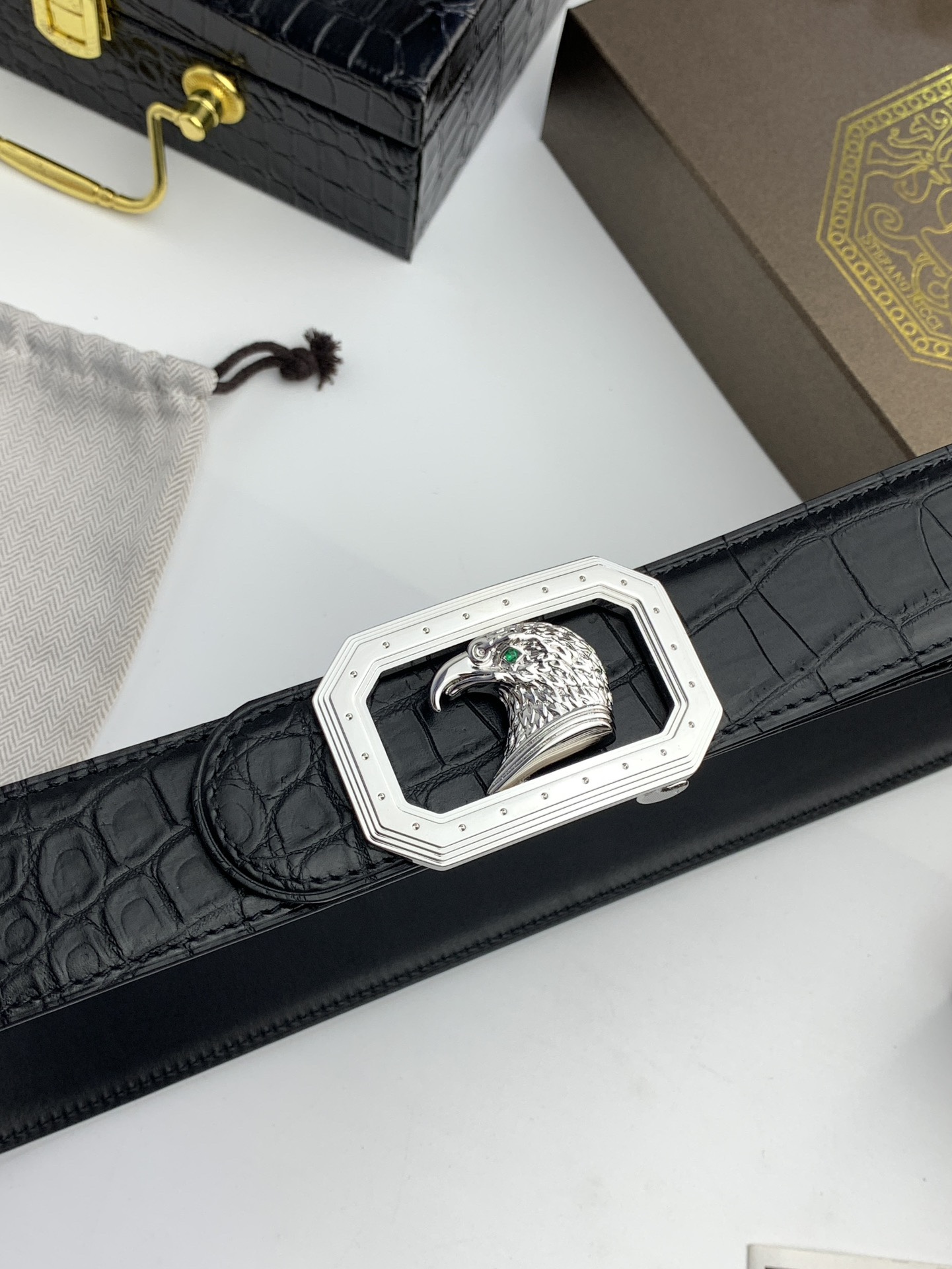 【史蒂芬】原版鰐魚紋牛皮腰帶，搭配新款不鏽鋼鷹頭扣，寬度3.8cm，雙面可用，無夾層，長度不可調節，需要選擇合適的尺碼。具有獨特吸引力！