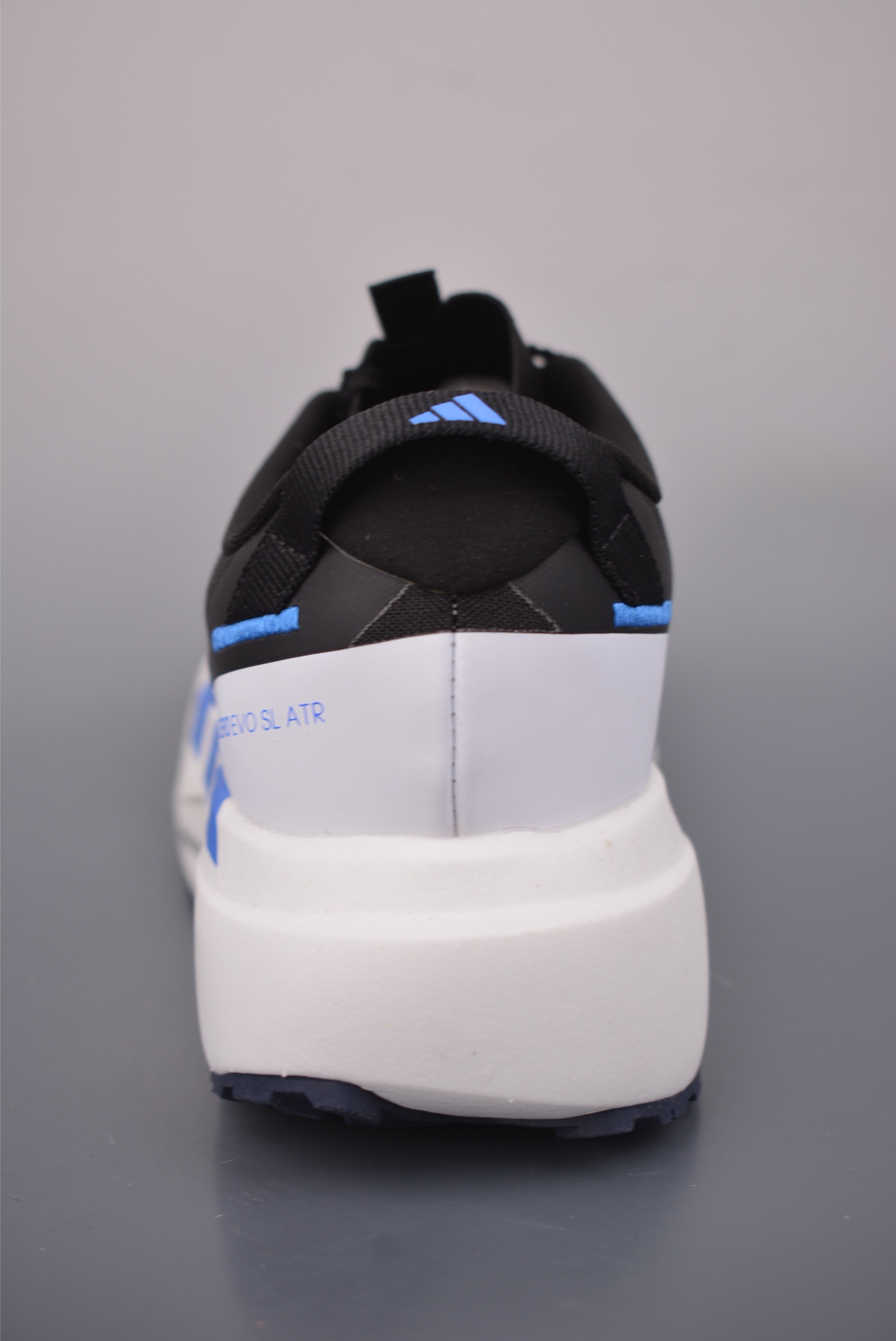 Adidas Adizero Evo SL ATR M
阿迪超輕透氣緩震跑鞋 
官方貨號: KK10662332
尺碼：36 36.5 37 38 38.5 39 40 40.5 41 42 42.5 43 44 44.5 45 46