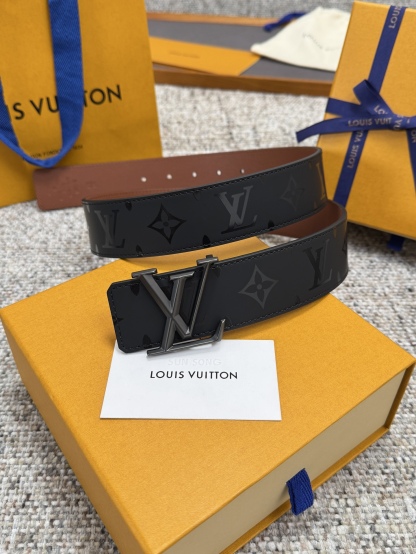 
Louis Vuitton LV腰带 丝印系列 原厂五金 精致手工绘边 柔软舒适 宽4.0
