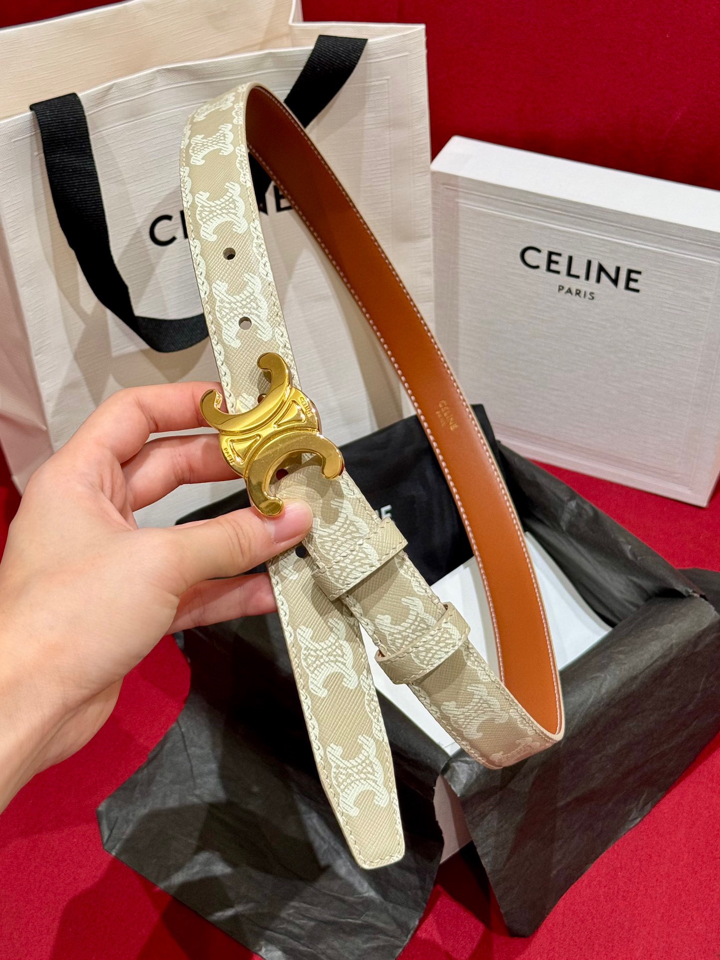 賽琳新款女士凱旋門腰帶
TRIOMPHE 雙面頂級小牛皮腰帶
百搭時尚潮流，寬度2.5cm