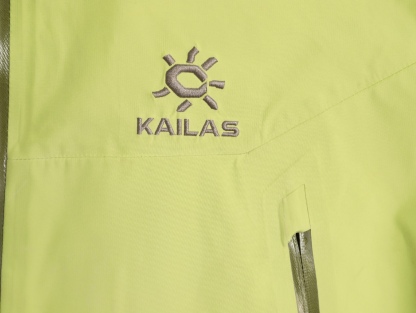🔝Kailas 凱樂石· MONT X- LT  輕量化衝鋒衣外套

戶外與日常的理想之選，為你帶來極致體驗：

• 超輕量設計：M碼僅重284g，全衣重量減輕54%，極致輕量，穿上宛如無物，長時間徒步、攀爬毫無負擔。收納後體積小巧，如同一瓶礦泉水大小，輕鬆塞於背包一角，不佔空間。

• 卓越面料性能：採用40D GORE - TEX 3L面料，防水指數高達20,000mmH₂O以上，能抵御暴雨侵襲，在雨中行走也可保持身體乾爽。防風性能出色，可有效阻擋狂風。透氣指數達10,000g/m²/2