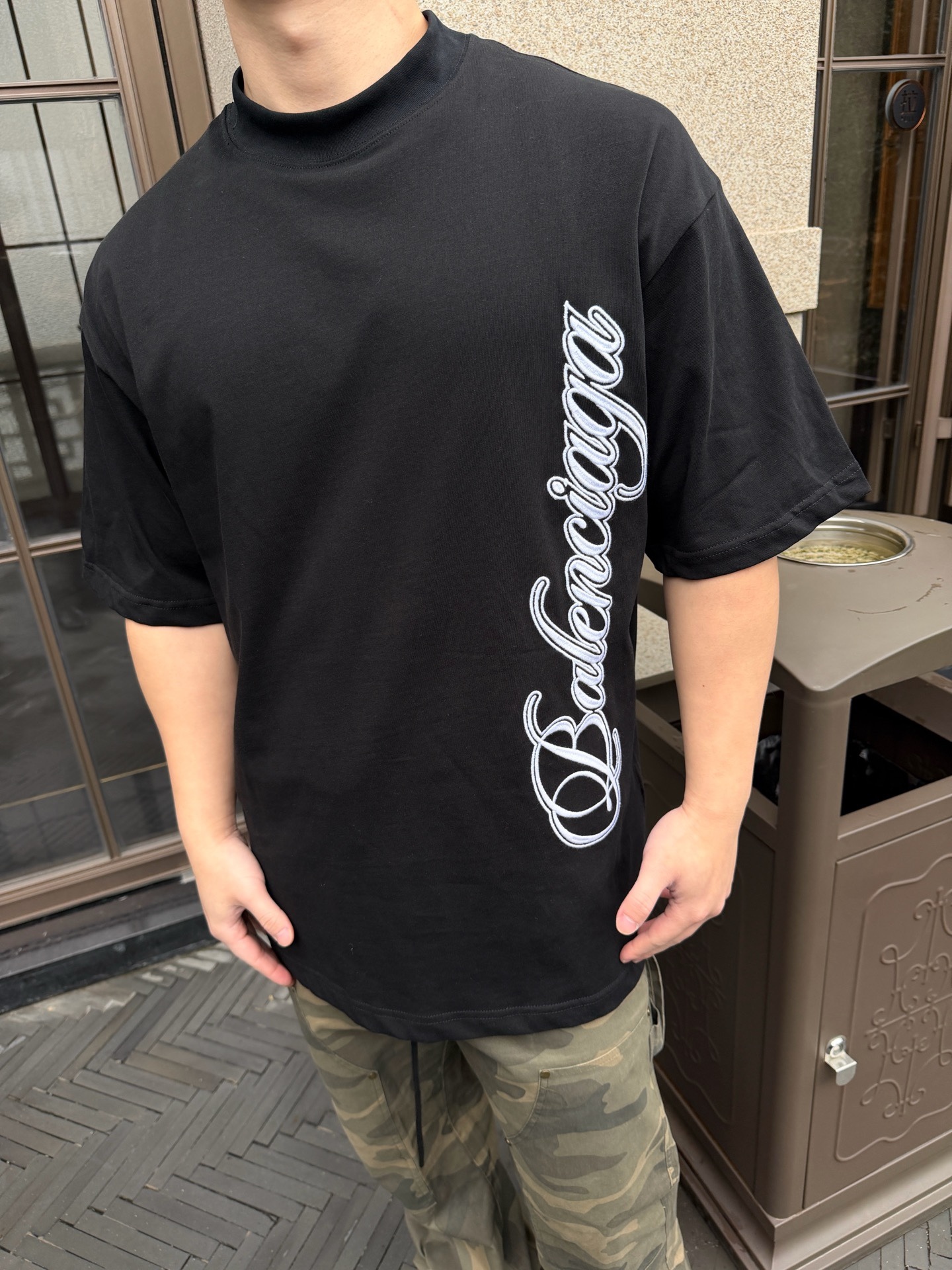 🔝BALENCIAGA巴黎世家BLCG 側邊草體字母短袖T恤
正品購入開發，40支雙紗巴黎棉210克，1*1配套十字羅紋280克，進口刺繡，面料酵洗，定制1：1商標，寬松版型
B Size：S-XL