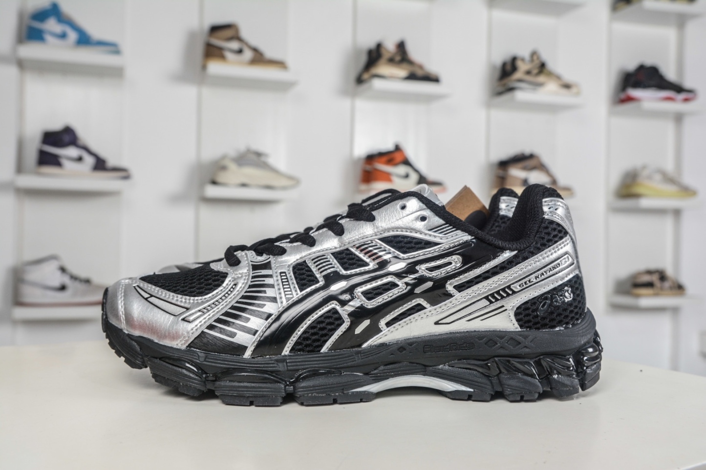 Asics Gel-Kayano 12.1 亞瑟士百搭休閒運動慢跑鞋 
貨號：1203A759 001
Size：36-47