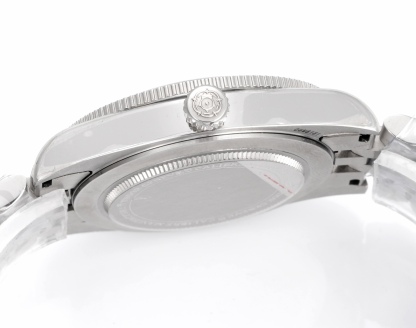 DIF 最強副本 
DIF隆重推出帝舵碧灣54型M79000N腕表，
37mm表殼貼合手腕，佩戴舒適，啞光錶盤簡約大氣，質感細膩，無日曆設計化繁為簡，回歸純粹讀時體驗，以純粹精神和現代表達方式，向1954年問世的品牌首款潛水表-7922型獻上最真誠的敬意！
DIF匠工精神 整表配備導角精磨不拉手 注重細節 質感無敵 搭載丹東定制一檔機芯 日誤差僅3-5秒幾乎0反修 超穩定！
錶帶均為CNC通體成型拉絲工藝錶帶 非小廠組裝片！配備帝舵表“T-fit”表扣 可滑軌微調
超強瑞士夜光刻度 盤面字體油壓立体