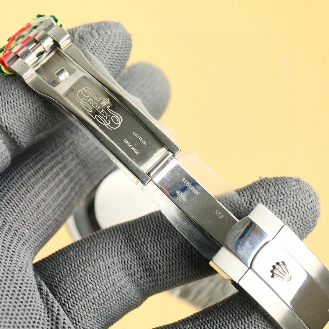 爆款再次研究升級最新款上市👍，勞力士日誌系列！賀歲珍藏版採用獨特的設計風格 ，字面設計招財麒麟貔貅🔥高檔奢侈， 男士腕表新品推薦🔥歡迎品鑒 
機芯：搭配全新進口8215（零返修）
尺寸：41mm
鏡面：藍寶石玻璃永不刮花
材質：316L精鋼表殼
動力：儲存48小時
防水深度：100米