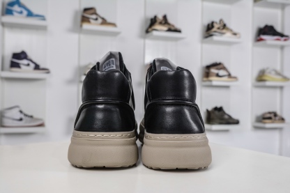 ECCO愛步男鞋中高幫熱門款 厚底增高潮酷板鞋 街頭時尚 休閒百搭 意趣出街 玩轉城市 
碼數：38 39 40 41 42 43 44（皮鞋碼）