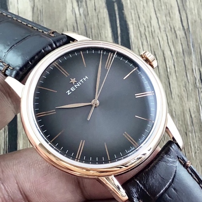 【真力時】菁英系列：一切來得剛剛好！
  機芯：進口9015改制ELITE6150型號-剛剛好
  表殼：原版開模42MM/316L精鋼-剛剛好
  玻璃：弧形雙面防眩處理藍寶石-剛剛好
  字面：字釘鐫刻/鍍銠太陽紋/琢面指針-剛剛好
  皮帶：精選意大利牛皮+膠質底皮-剛剛好
  表扣：原版制動折疊扣-剛剛好
原版開模超級復刻，歷盡兩年時間突破各種工藝難關，到達一切剛剛好的效果！