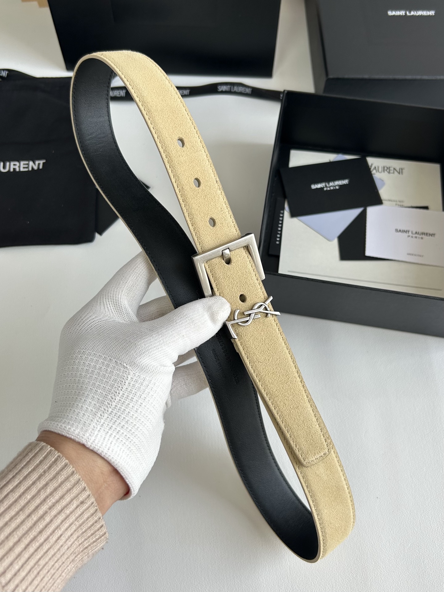 聖羅蘭 女士腰帶，進口小牛皮 配以CASSANDRE 標識腰帶環。古銅色金銀五金可選。精緻優雅的設計，寬度3.0cm