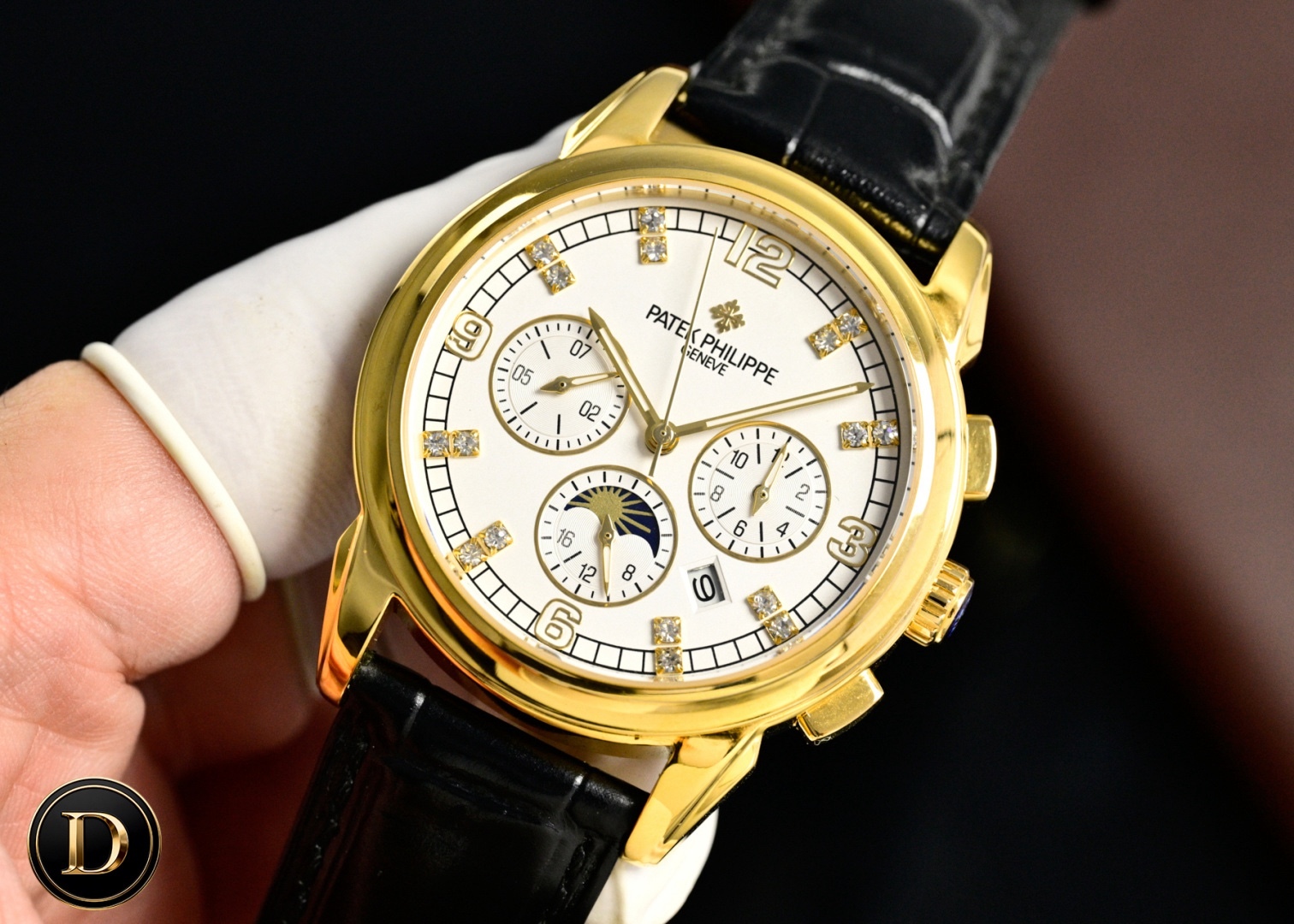 百達翡麗Patek Philippe驚艷登場，42毫米的表徑適配大眾男性手寸，非常商務可亦‬休閒。整表表殼手工雕刻花紋，視覺衝擊力強，令人過目不忘，實物質感更加優美。     
1⃣️搭配進口9100多功能機芯【非市場普通國產機芯】（零返修）功能（24小時,星期/星辰/月份）此腕表擁有38-48小時動力儲備.
2⃣️進口316L精鋼，採用18k品質爐內真空電鍍！
3⃣️搭配獨家定制方形鱗紋牛皮錶帶
4⃣️耐磨防刮藍寶石玻璃鏡面！
5⃣️30米生活防水等級.
百達翡麗（Patek Philippe） 簡
