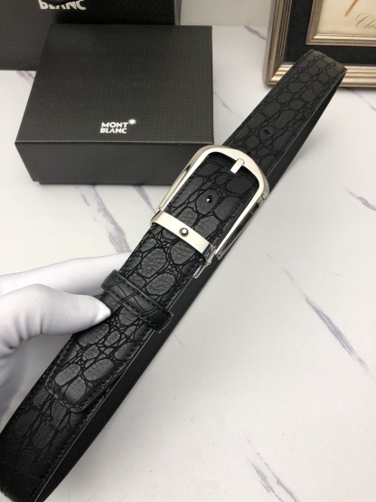萬寶龍：原單頭層牛皮燙印花紋，內襯頭層壓橫紋牛皮底，營造織紋外觀。飾以標誌原單扣。專櫃寬度3.5