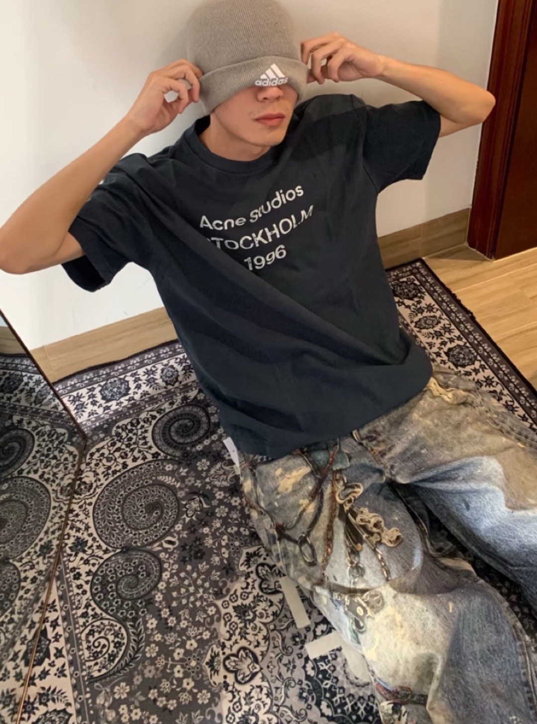 🔝Acne Studios 26SS 1996字母印花短袖T恤
面料是定制定染的32支220g原版雙紗棉，胚布經過高盂環保染色，裁大貨前還要進行高溫環縮水，降低縮水率的同時使得手感更柔軟舒適，印花方面必須五層膠漿，第一遍必須為進口打底漿，填平布料上極為細小的線洞，再由高溫床烤乾再劇頗色，採用油墨因熱平網印花，一共刷五層，每一層間隔為時間為30分鐘，才能保證出來的成品保持原版的質感，全套開發輔料
尺碼：S-XL