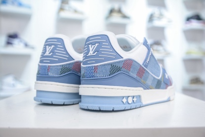 Louis Vuitton Trainer lv時裝走秀運動鞋 
尺碼：36 37 38 39 40 41 42 43 44 45 46