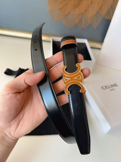 CÉLINE  凱旋門家新款ALIX 中號25毫米雙面腰帶
這款採用牛皮革，滴膠飾面，可拆卸橢圓形搭扣，雙面腰帶，TRIOMPHE雙面飾釘.
寬度：2.5cm
