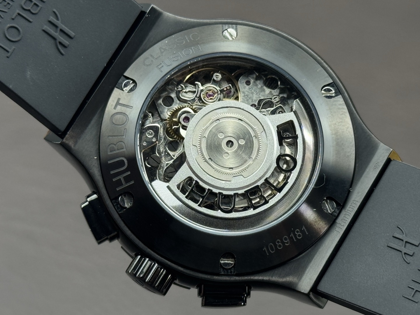 （实拍圖）升級版宇舶hublot恆寶表經典融合CLASSIC FUSION系列，直徑45mm，表殼316L精鋼，耐磨藍寶石玻璃，施華洛世奇鑽石鑲嵌，進口搭載進口7750多巧能計時機芯，還原原裝所有功能，在不同的時空共鳴，如繪畫，如音樂，如時計，獨一無二的HUBLOT最配獨一無二的他，經典融合計時腕表。