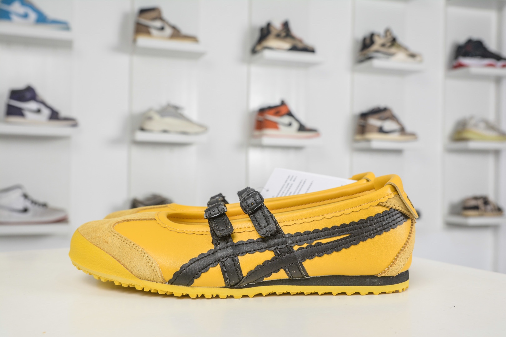 𝐏𝐚𝐭𝐨𝐮 𝐱  Tiger 瑪麗珍 任敏同款 舒適輕盈平跟鬼冢虎 瑪麗珍鞋 夏季必備 3mm薄底的貼地感 
貨號: 1182A678 750
𝐬𝐢𝐳𝐞：36 37 37.5 38 39 39.5 40 40.5 41.5