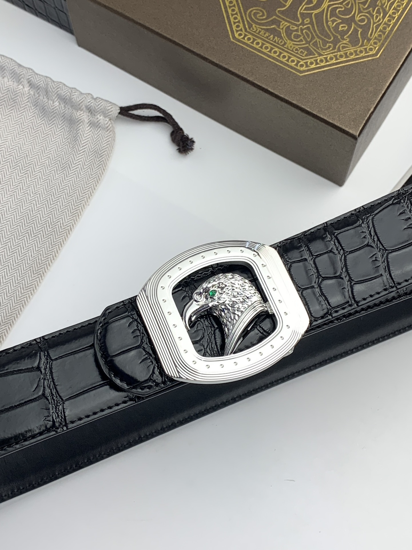 【史蒂芬】原版鰐魚紋牛皮腰帶，搭配新款不鏽鋼鷹頭扣，寬度3.8cm，雙面可用，長度不可調節，尺碼（85-110）具有獨特吸引力！