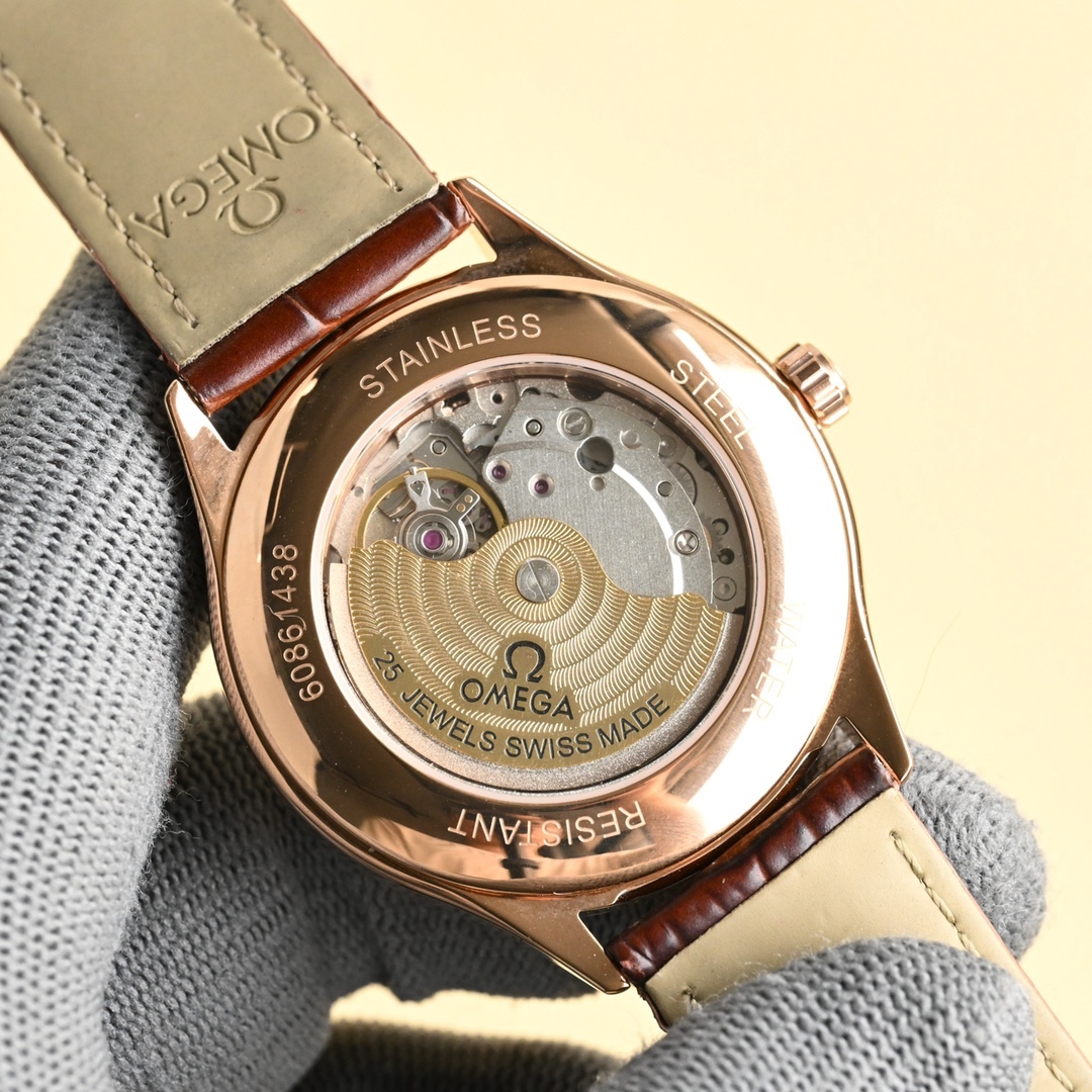 
玫瑰][玫瑰]🔥 最新款主推🔥 ，👍OMEGA -歐米茄-碟飛系列⌚市場競爭主力款  ️一直被模仿  從未被超越【見證時間！把握未來，你可以有】 採用316L鋼表殼，全新原裝進口8215機芯。(經測試0返修) 表徑40毫米，厚度10mm。動力儲存48小時. 採用意大利進口牛皮    莫氏9級藍寶石玻璃，耐磨防刮花  超強防水80米!匠心之作，必屬精品🔥大廠品質！歡迎轉載！