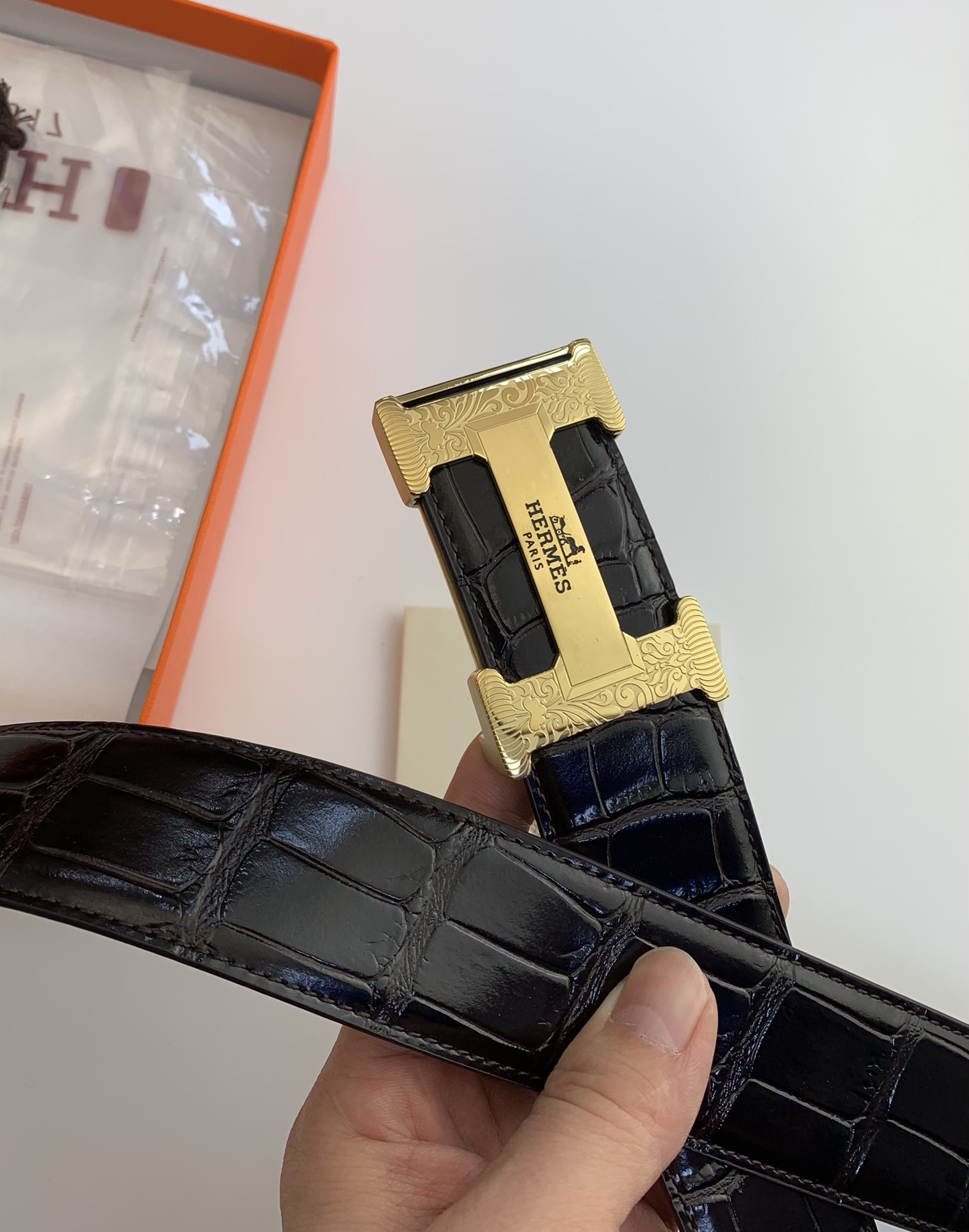 H家】  原單專櫃款腰帶，進口鰐魚紋咖啡色 腰帶，內襯頭層小牛皮，寬度3.8cm，搭配專櫃新款鋼扣.工藝精湛、手感柔軟、細膩，高端定制，經典之作.