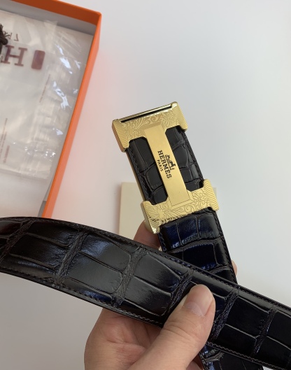 H家】  原單專櫃款腰帶，進口鰐魚紋咖啡色 腰帶，內襯頭層小牛皮，寬度3.8cm，搭配專櫃新款鋼扣.工藝精湛、手感柔軟、細膩，高端定制，經典之作.