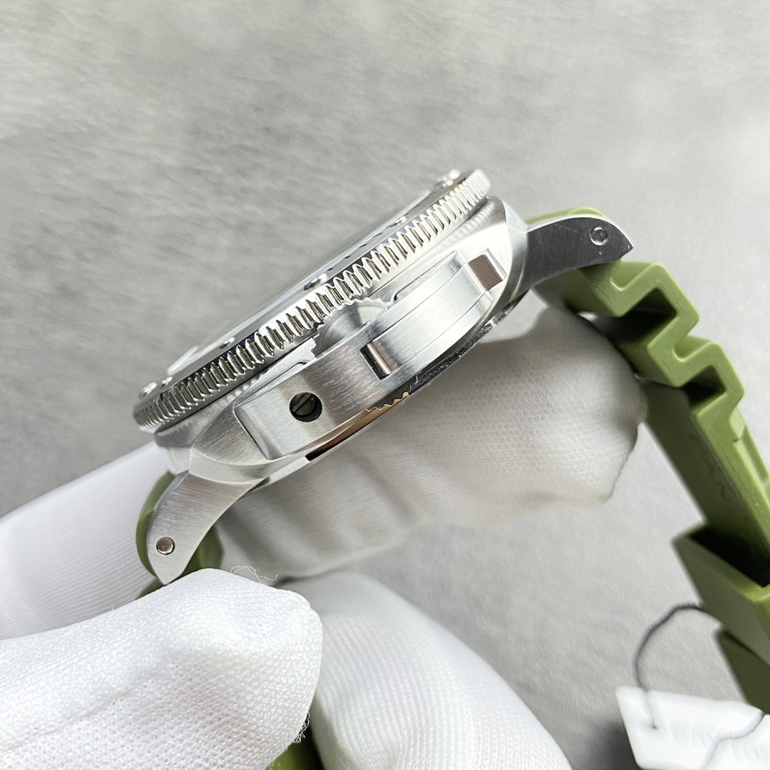 （嚴選）沛納海 PAM1055 42MM 綠海魂—PAM961弟弟。適合亞洲人手腕的腕表，男女可佩戴！沛納海史上第一枚42MM綠盤，還有VS定制與正品一致的綠日曆。出貨實拍