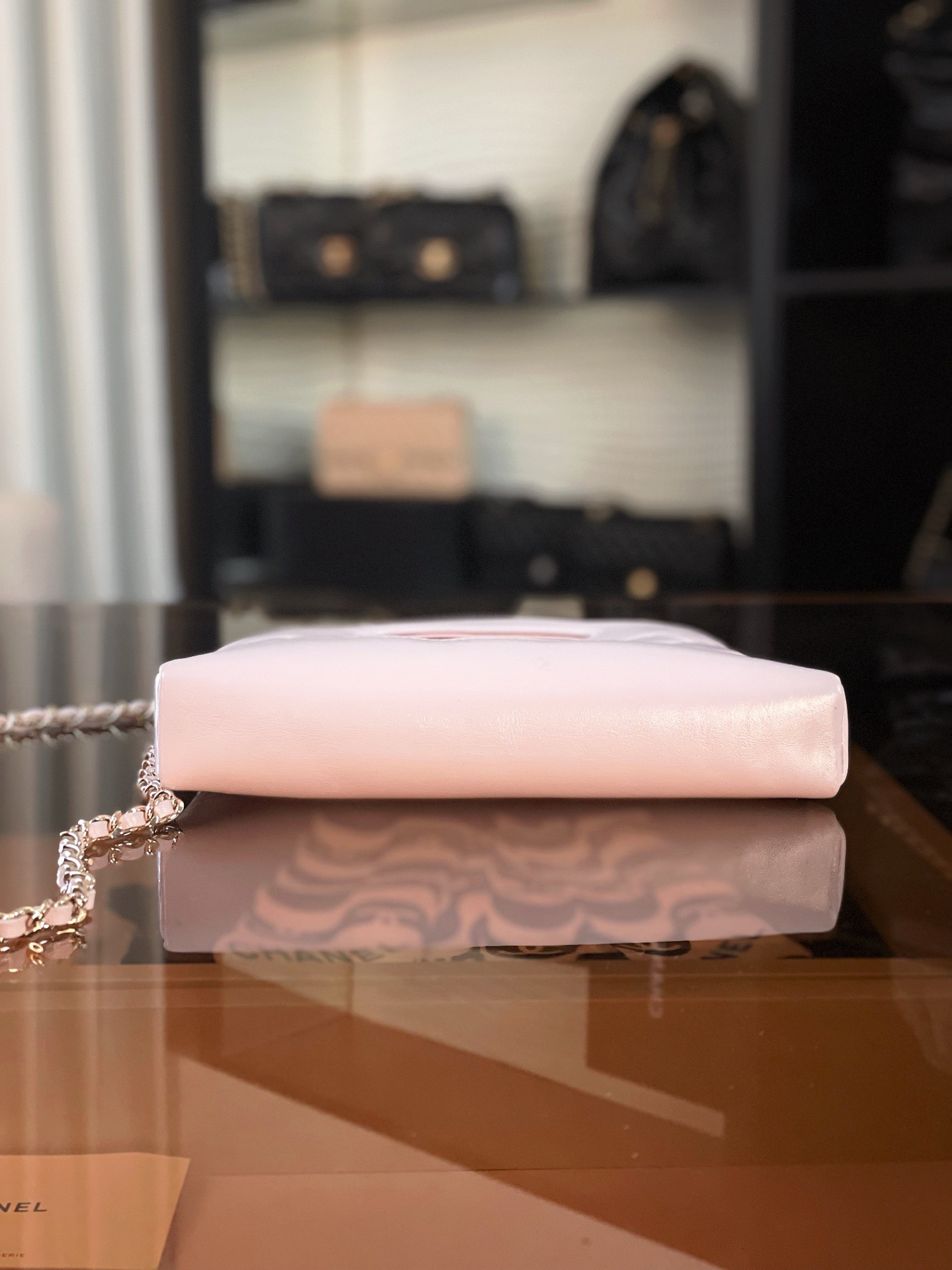 特▪️級鋼 大H實拍
全新到貨🆕𝗖𝗵𝗮𝗻𝗲𝟭 𝟮𝟓𝐏 羊皮系列
𝟥𝟣𝖡𝖺𝗀 𝖭𝖺𝗇𝗈 淺粉

𝟐𝟓𝐏橫版𝟥𝟣𝗆𝗂𝗇𝗂可愛無敵𝖦𝖾𝗍❕
“包王”經典再現巧妙設計🪄
滿足了時髦精的在所期待啦…
軟萌感讓我毫無抵抗力〰️

五金：厚鍍𝟣𝟦𝖪淡金
皮料:   金標𝗓𝗉原廠小羊皮
尺寸：𝟣𝟩.𝟧*𝟤𝟢.𝟧*𝟥.𝟧 𝖼𝗆
3656