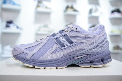 New Balance M1906R系列 
貨號：M1906RZV
尺碼：36 37 37.5 38 38.5 39.5 40 40.5 41.5 42 42.5 43 44 45 46.5