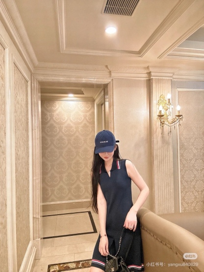 🔝THOM BROWNE TB 彩條翻領羊毛針織連衣裙
原版定制面料 輔料 
尺碼：1 2 3