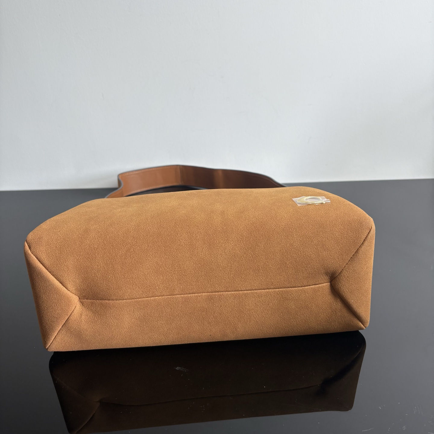 
新款hobo腋下包：CCC45荔枝紋黑色 灰色 酒紅
          CCC48鹿皮棕色 CCC48鹿皮墨綠
作為腋下包超級鬆弛下垂的風格，秋冬單品 容量超大還帶了一個磁扣的暗袋，出行遊玩或通勤都特別實用的一款。

尺寸：10*18*29。