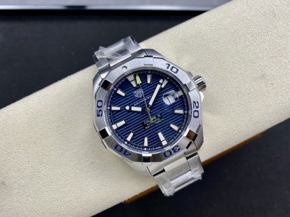 TAR年末巨獻——超級泰格豪雅系列腕表，正裝休閒兩不誤、小眾而不平庸、穩重而不失靈動，通勤的最佳首選腕表。全系均採用原裝數據打造、配件可以和原廠互換，頂級打磨 超強夜光 防水性能高達100米，超原單品質 誠意滿滿 並搭載原裝sw200機芯，歡迎品鑒！