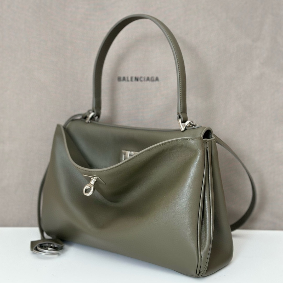 巴黎世家𝗕𝗮𝗹𝗲𝗻𝗰𝗶𝗮𝗴𝗮 💚💚出貨了！
款號：789779
尺寸：28.9×20×9.9cm