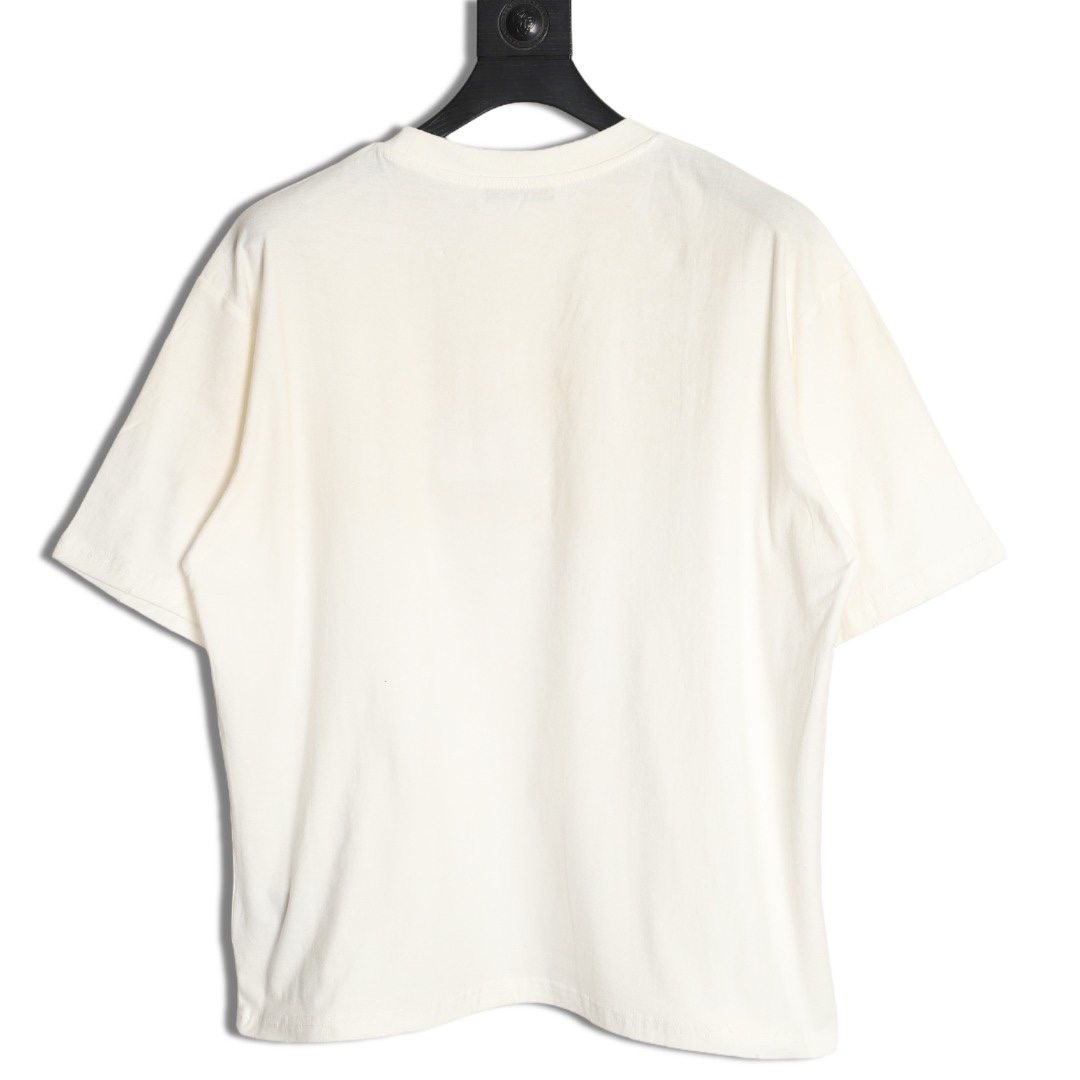 🔝Acne Studios 26SS 1996字母印花短袖T恤
面料是定制定染的32支220g原版雙紗棉，胚布經過高盂環保染色，裁大貨前還要進行高溫環縮水，降低縮水率的同時使得手感更柔軟舒適，印花方面必須五層膠漿，第一遍必須為進口打底漿，填平布料上極為細小的線洞，再由高溫床烤乾再劇頗色，採用油墨因熱平網印花，一共刷五層，每一層間隔為時間為30分鐘，才能保證出來的成品保持原版的質感，全套開發輔料
尺碼：S-XL