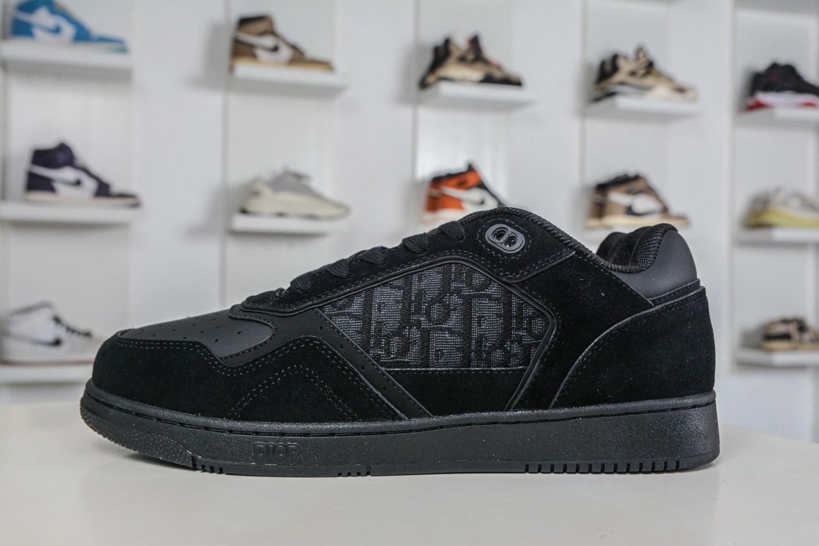 迪奧/Dior B27 Oblique Galaxy Low Top Sneakers B27系列低幫復古真皮百搭運動休閒板鞋 
貨號：3SN272ZIR16536
尺碼：38 39 40 41 42 43 44 45 46