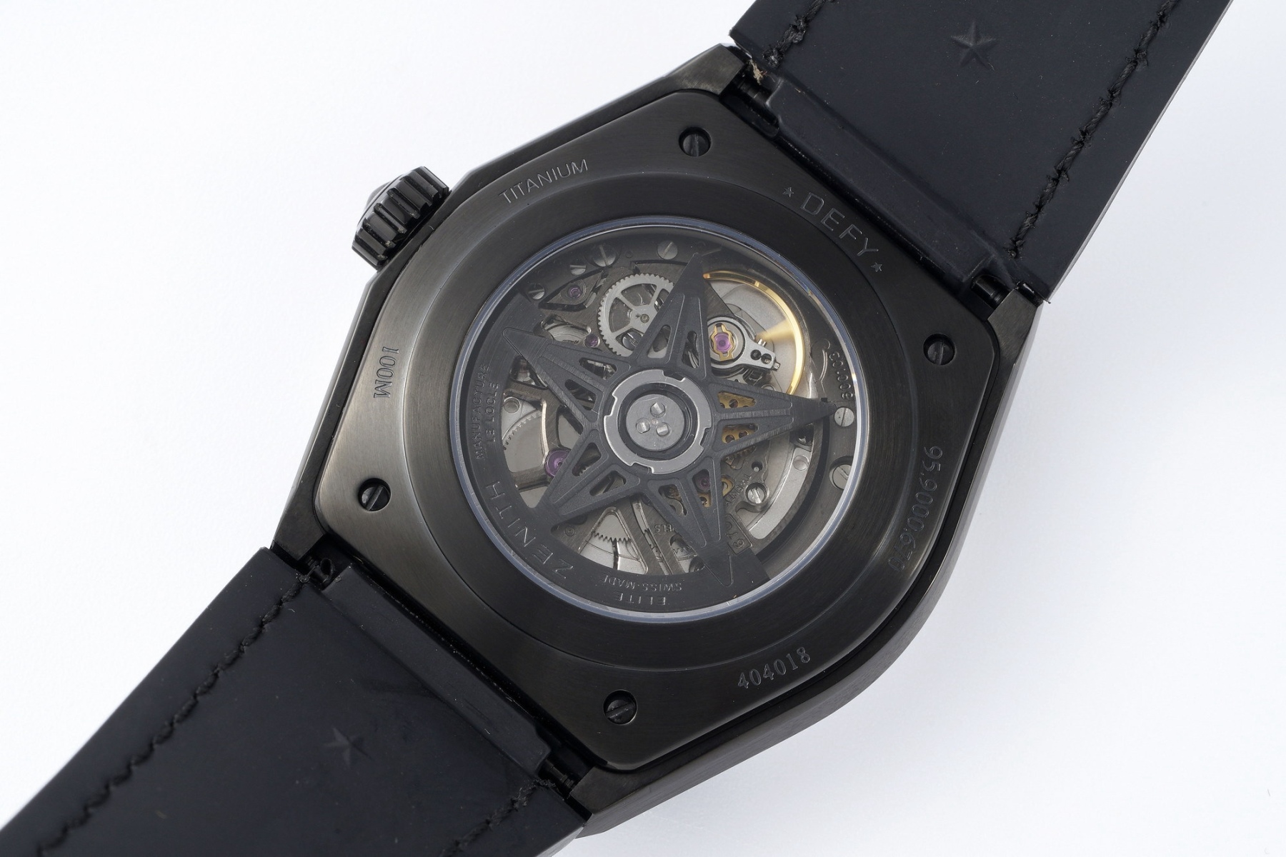 L真力時DEFY系列全新升級版，殼身 頭粒 機芯 表扣等均做了升級調整。一款根據路虎標誌性花輪轂設計而成的高顏值鏤空腕表。

原裝開模鑄造，極致還原表殼的每一處細節打磨倒角，盡顯原裝菱角分明、堅毅果敢的陽剛氣質。完美的41mm表經，適配大眾男性手寸，正裝休閒兩不誤。根據汽車輪轂設計而成的五角星錶盤，未來概念感十足。同步官網新款五角星折疊扣，搭載定製版Cal.670sk全自動機械機芯，鏤空日曆的大小與位置、機芯夾板、齒輪、五角星陀皆按原版機芯數據拆解鍛造而成。

LF臻品 陳奕迅Eason同款，時尚前衛、