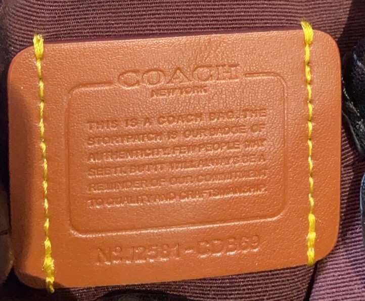 新品 CDB69迷你Faye雲朵包太精緻了 新款迷你Faye雲朵包太精緻太可愛了黑色小羊皮絎縫設計妥妥的風搭配這個冬天不失美麗 
尺寸16-17-13