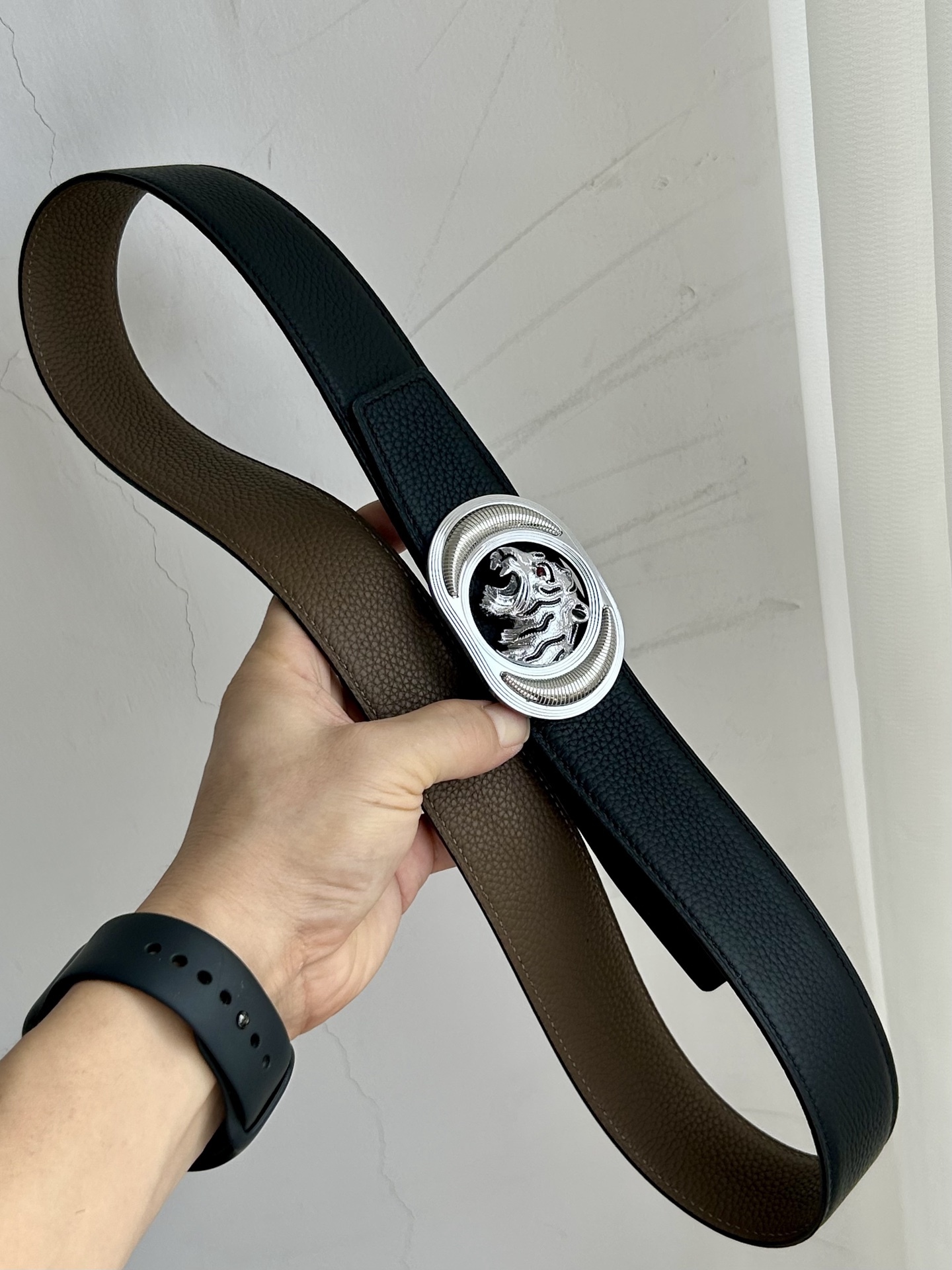 【史蒂芬】原版荔枝紋牛皮腰帶，搭配新款老虎頭不鏽鋼扣，寬度3.8cm，雙面可用，長度不可調節，尺碼（85-110）具有獨特吸引力！