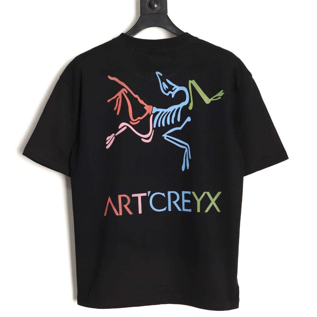 Ayc`Teryx  始祖鳥 字母LOGO彩繪漸變短袖
高端32s雙紗280克面料
重磅面料 定制拉架羅紋同缸同染 三標齊全 男女同款 
T 尺碼：S M L