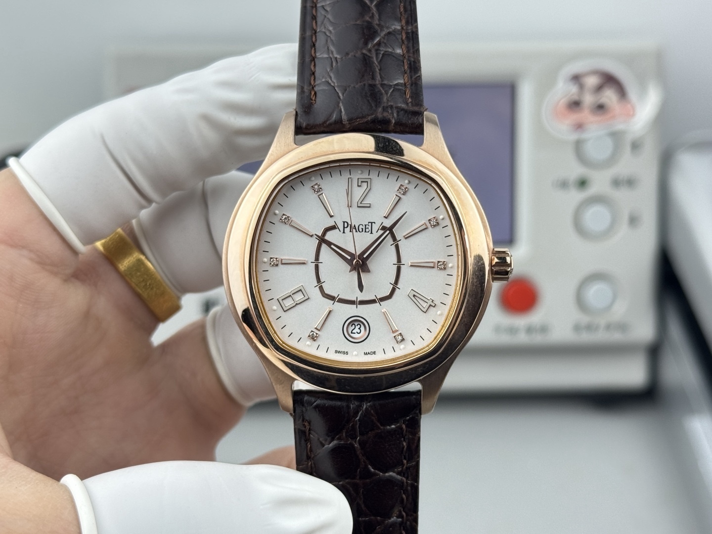 
熱賣款🔥🔥🔥！方形殼—在推出新面孔—更別緻—更有型—經典
品牌：伯爵(方正卓絕 精緻之作）爆賣款🎉🎉🎉
類型：精緻款男士腕表（卓越）有轉必賣
錶帶：真牛皮&316L錶帶（舒適）大氣磅礡
機芯：超頂級機械2824機芯（穩定）
材料：礦物質超強鏡面（耐磨）
大氣風範 無限渴望 特別創意 載譽上市
尺寸：直徑42mm厚10mm榮譽
新款上市！歡迎轉載！